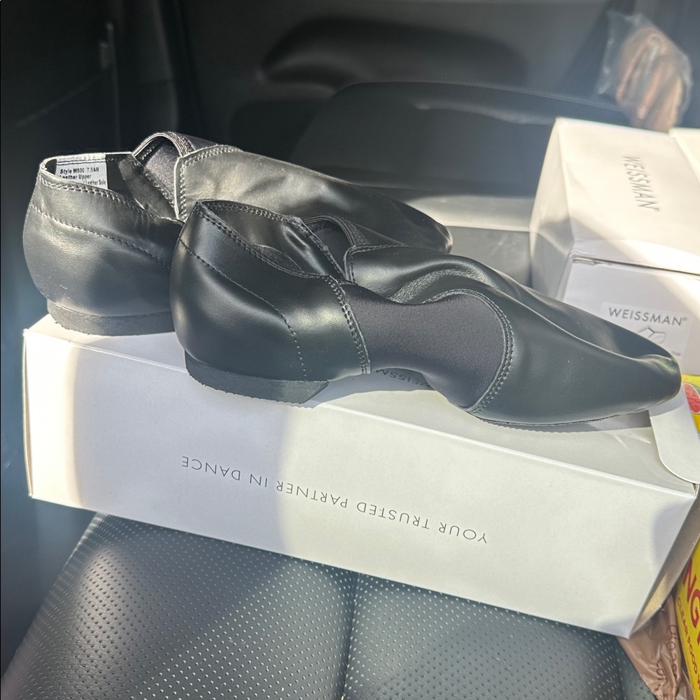 Weissman Black W800 Leather Slip-On Jazz Shoe (Size 7.5AM, 10.5CW)